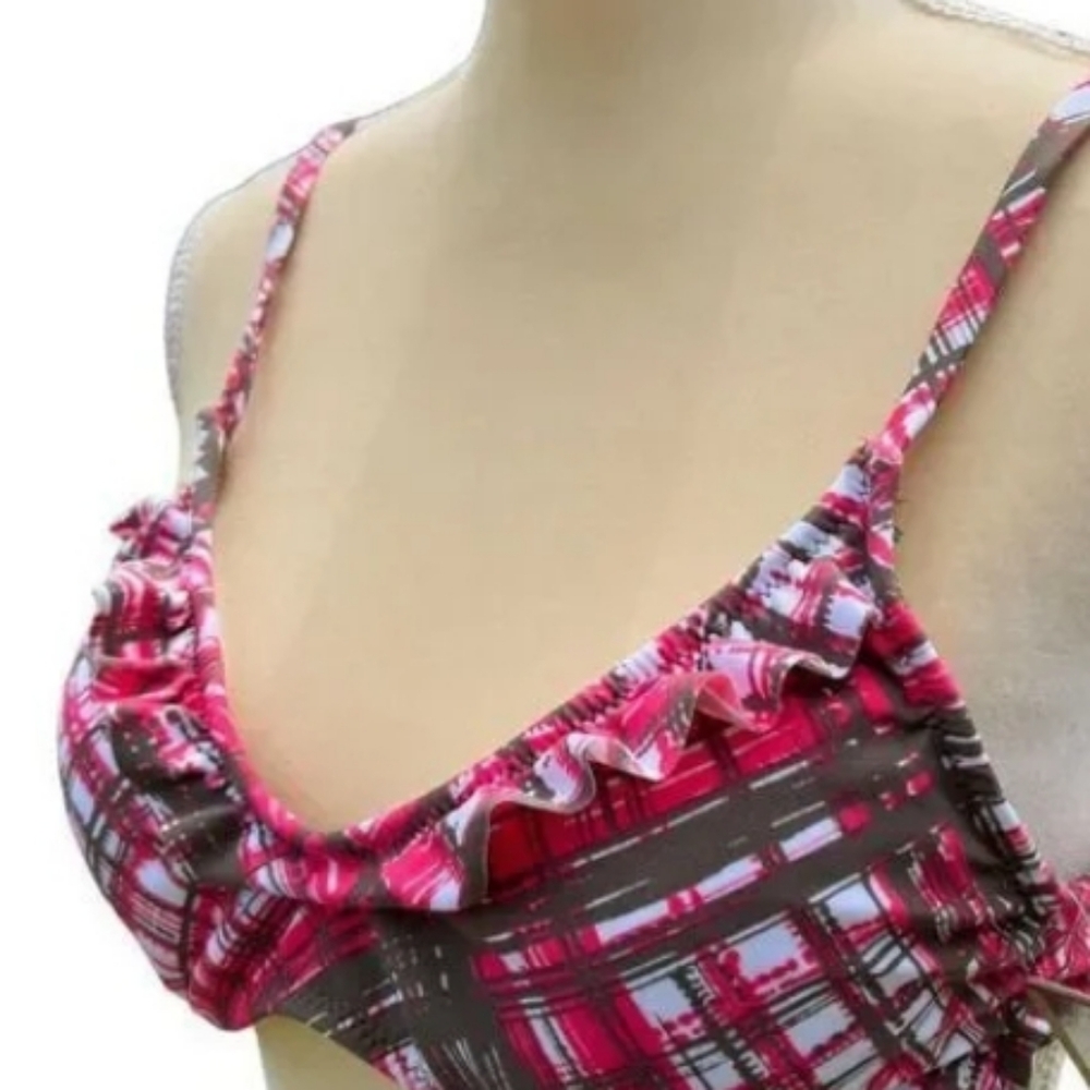 Ruffled swimming bikini top